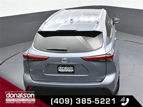 Used 2021 Toyota Highlander XLE image 22