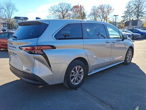 Used 2021 Toyota Sienna LE image 25