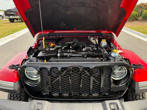 Used 2021 Jeep Gladiator Sport AWD/4WD image 29