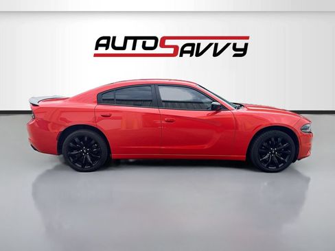 Used 2022 Dodge Charger SXT w/ Blacktop Package AWD/4WD image 8