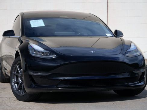 Used 2018 Tesla Model 3 Long Range RWD image 2