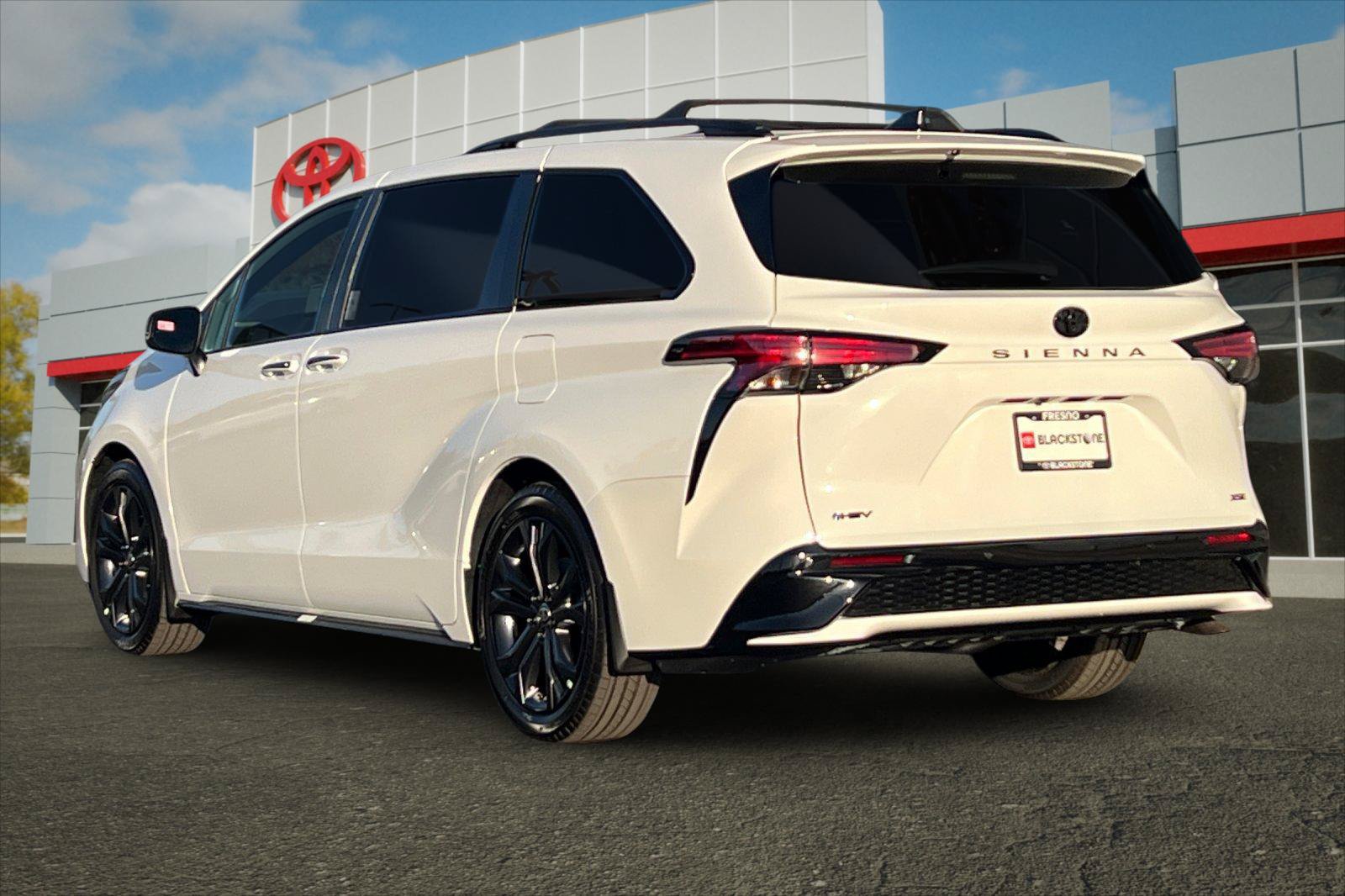Certified 2026 Toyota Sienna XSE FWD image 5