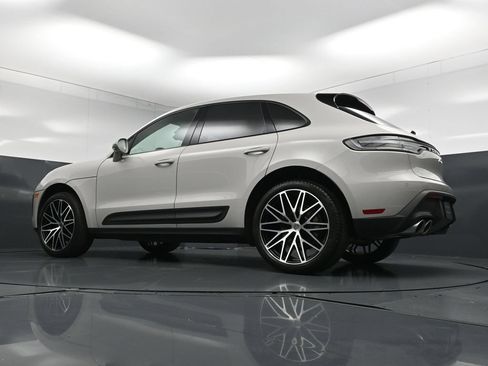 Certified 2025 Porsche Macan AWD/4WD image 24
