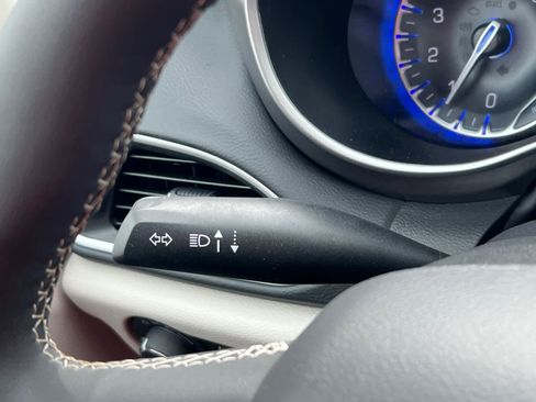 Used 2024 Chrysler Pacifica Touring-L FWD image 19
