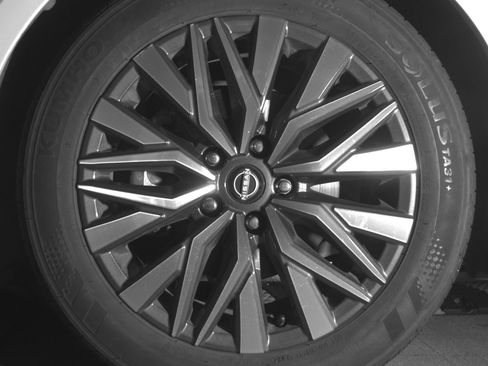 Used 2025 Nissan Altima 2.5 SV image 12