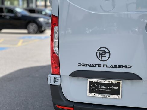 Used 2022 Mercedes-Benz Sprinter 2500 image 12