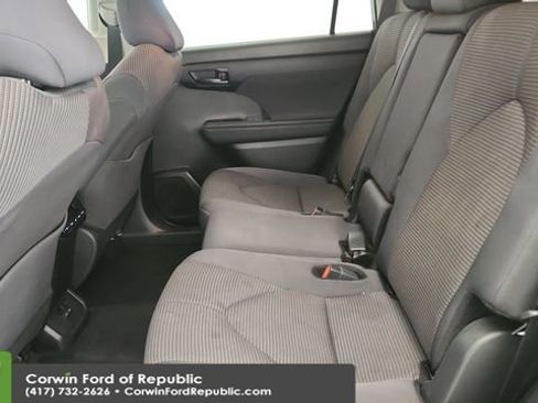 Used 2024 Toyota Highlander LE image 22