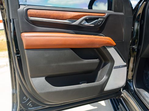 Used 2023 GMC Yukon XL Denali Ultimate AWD/4WD image 19