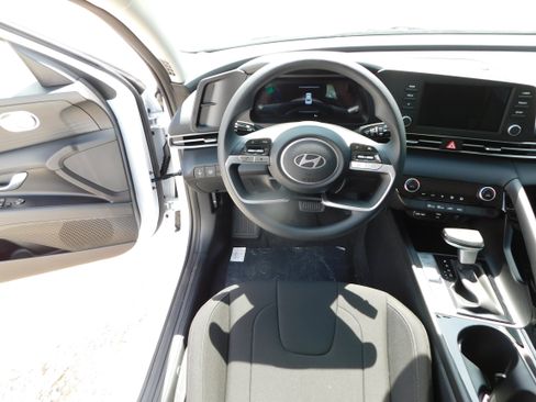 New 2025 Hyundai Elantra Blue image 12