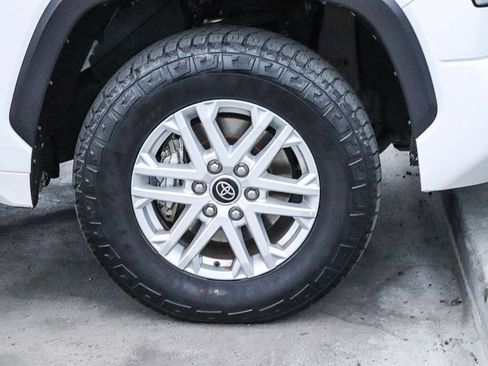 Used 2022 Toyota Tundra SR5 w/ SR5 Convenience Package RWD image 11