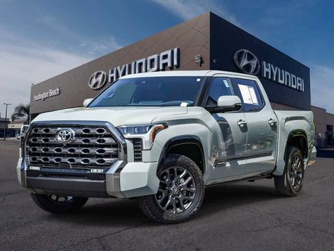 Used 2025 Toyota Tundra Platinum AWD/4WD image 1