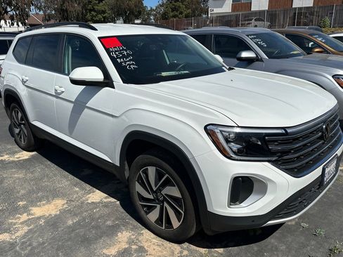 Used 2024 Volkswagen Atlas SE image 2