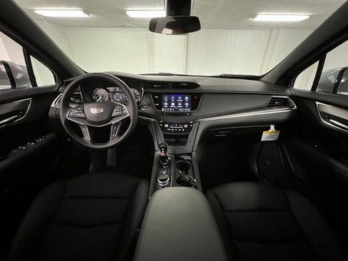 New 2025 Cadillac XT5 Luxury image 16