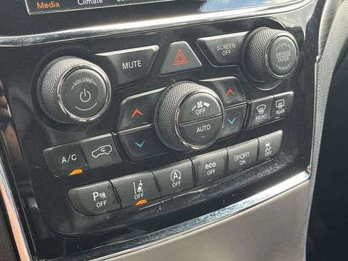 Used 2022 Jeep Grand Cherokee Laredo X AWD/4WD image 33