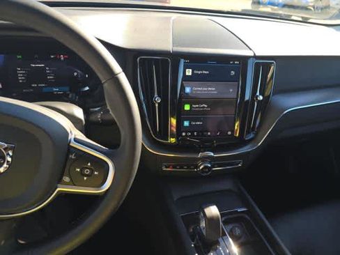 Used 2025 Volvo XC60 B5 Core image 11