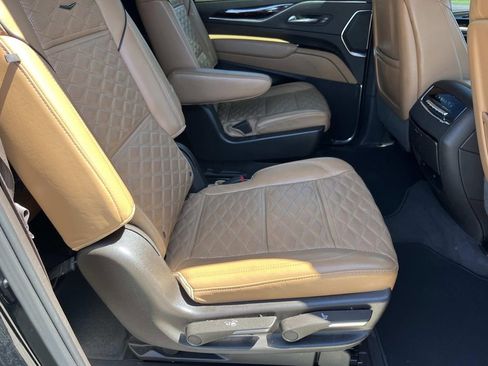 Used 2023 Cadillac Escalade ESV Premium Luxury AWD/4WD image 22