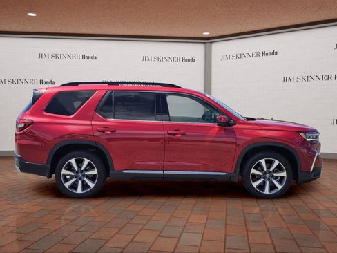 Used 2023 Honda Pilot Touring image 7