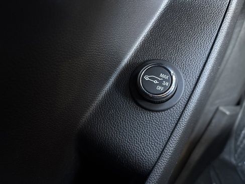 Certified 2023 Chevrolet Traverse LT image 18