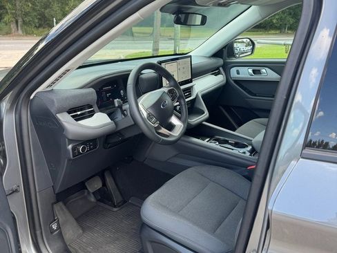 Used 2025 Ford Explorer Active image 8