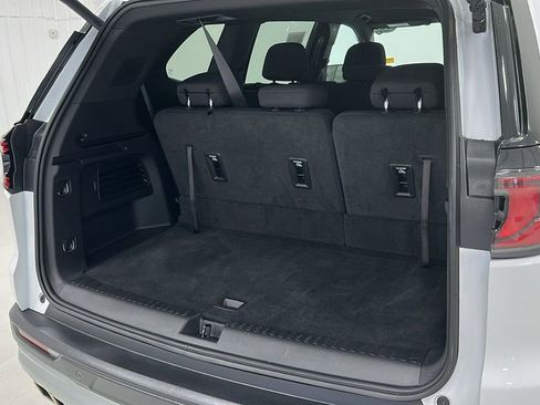 Used 2025 GMC Acadia Elevation image 16