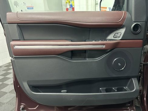 Used 2024 Ford Expedition Limited image 16