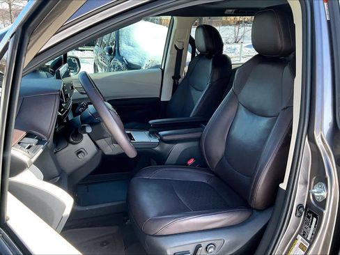 Certified 2021 Toyota Sienna Platinum image 16