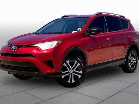 Used 2016 Toyota RAV4 LE FWD image 2