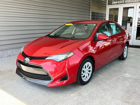 Used 2018 Toyota Corolla LE FWD image 2