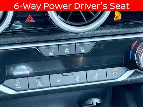 Used 2025 Nissan Sentra SR w/ SR Premium Package FWD image 19