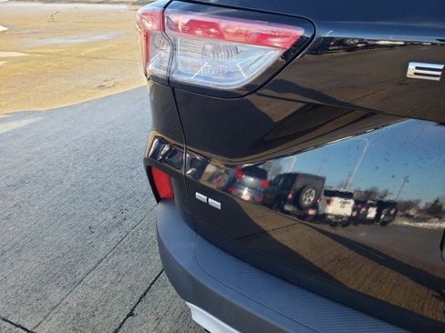 Used 2020 Ford Escape SE image 12