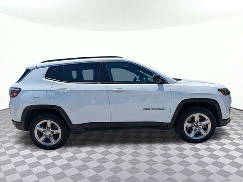 Used 2024 Jeep Compass Latitude AWD/4WD image 2
