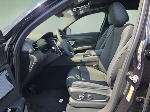 New 2025 Maserati Grecale GT image 18