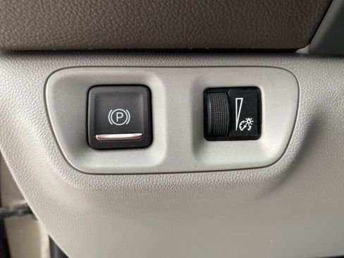 Used 2023 GMC Acadia SLT w/ Trailering Package image 17