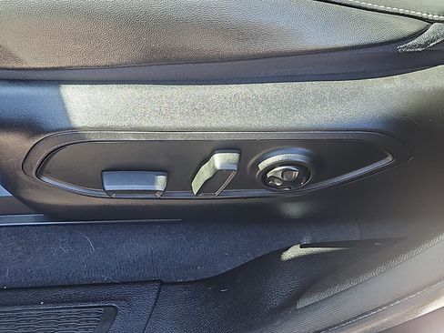 Used 2023 Jeep Grand Cherokee Limited w/ Luxury Tech Group II image 20