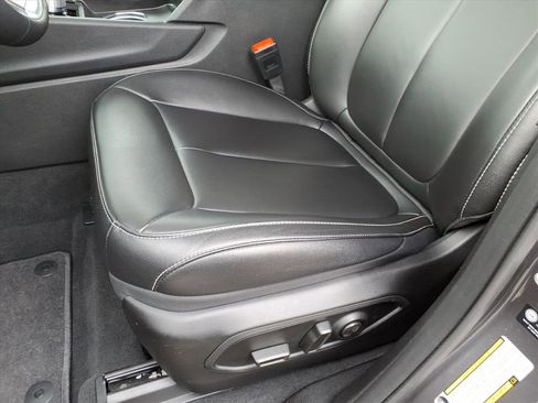 Used 2025 Jeep Grand Cherokee Limited image 16