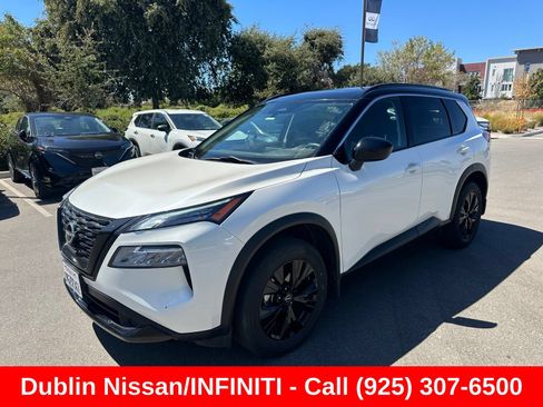 Used 2023 Nissan Rogue SV w/ SV Premium B Package FWD image 2