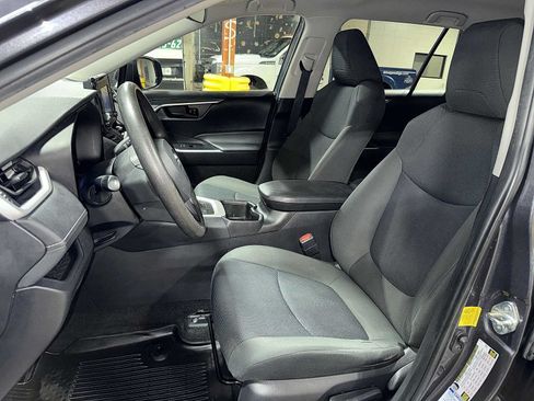 Used 2022 Toyota RAV4 LE AWD/4WD image 15