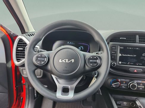 Used 2025 Kia Soul LX w/ LX Technology Package image 9