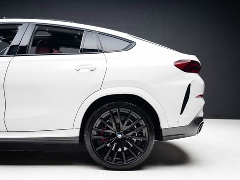 Used 2024 BMW X6 M60i w/ Dynamic Handling Package image 21