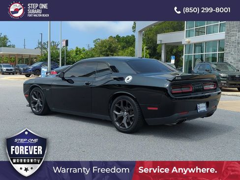 Used 2019 Dodge Challenger R/T RWD image 4