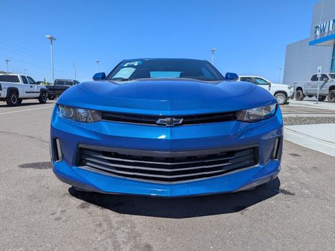Used 2018 Chevrolet Camaro LT RWD image 5