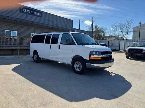 Used 2017 Chevrolet Express 3500 LT w/ LT Preferred Equipment Group image 11