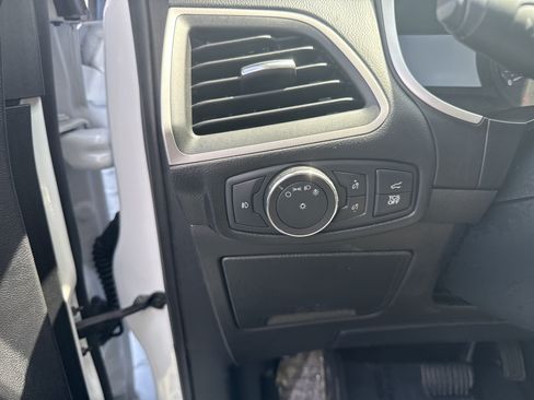 Used 2019 Ford Edge SEL FWD image 19