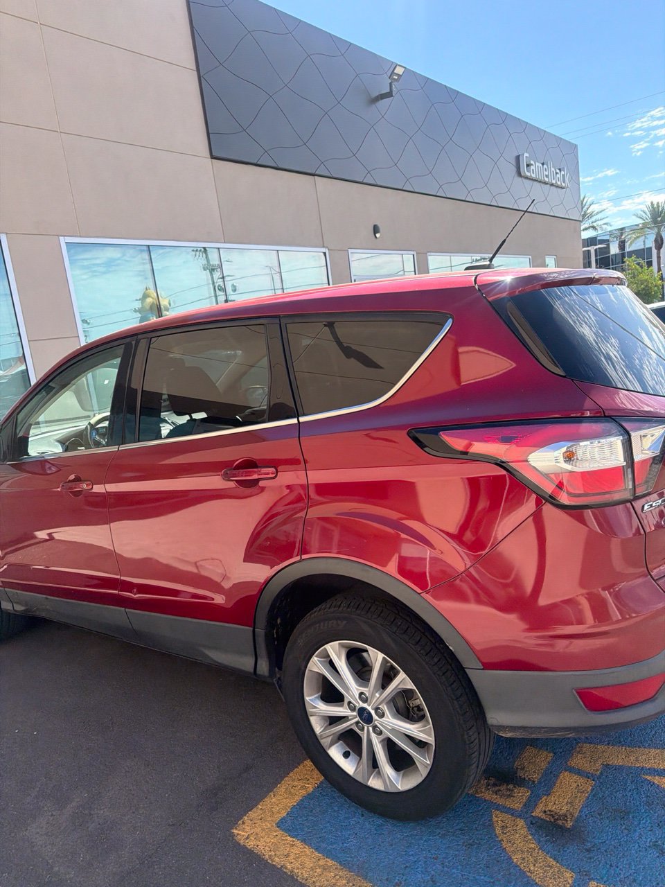 Used 2017 Ford Escape SE w/ SE Cold Weather Package AWD/4WD image 3