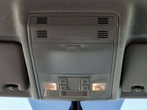 Used 2019 Volkswagen Tiguan SE AWD/4WD image 31