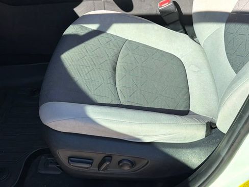 Used 2020 Toyota RAV4 XLE w/ Convenience Package FWD image 24