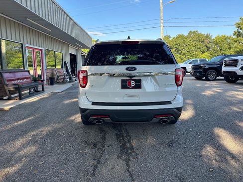 Used 2018 Ford Explorer XLT image 8