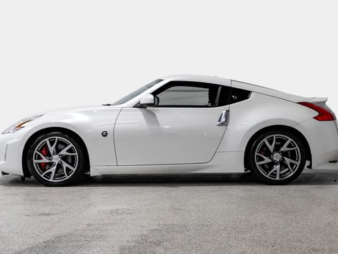 Used 2013 Nissan 370Z Touring w/ Sport Pkg RWD image 9