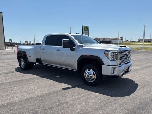 Used 2022 GMC Sierra 3500 Denali w/ Denali Ultimate Package AWD/4WD image 3