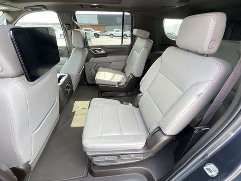 Used 2021 Chevrolet Suburban Z71 w/ Z71 Signature Package AWD/4WD image 26
